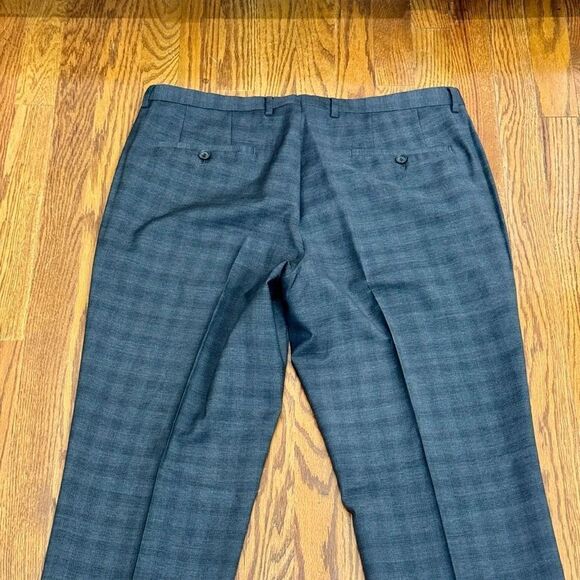 Hugo Boss Gray Windowpane Flat Front Dress Pants. Size 34. - Picture 4 of 11